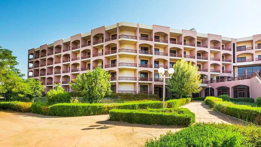 الفندق بيراميزا ايزيس ايلاند ريزورت - أسوان